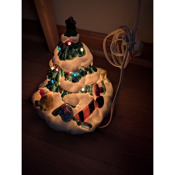 Disney Winnie the Pooh Porcelain Lighted Snowy Christmas Tree Vintage Works - Picture 12 of 13